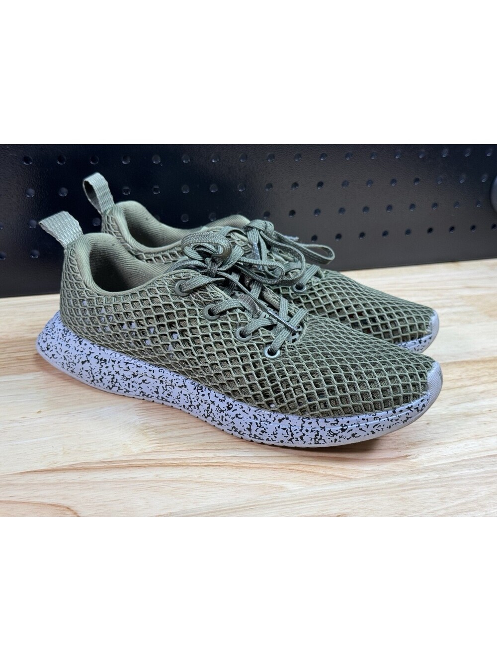 NOBULL Moss Mesh Runner Athletic Tennis Shoes Men’s Size 6 / Women’s Size 7.5